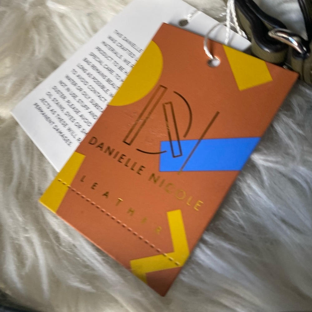 New Danielle Nicole $128 - image 3